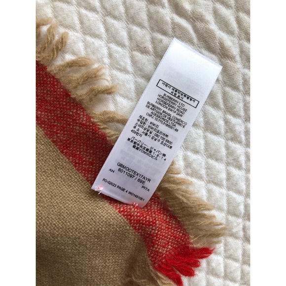 Burberry - Icon Stripe Wool Cashmere Scarf - Picture 12 of 16